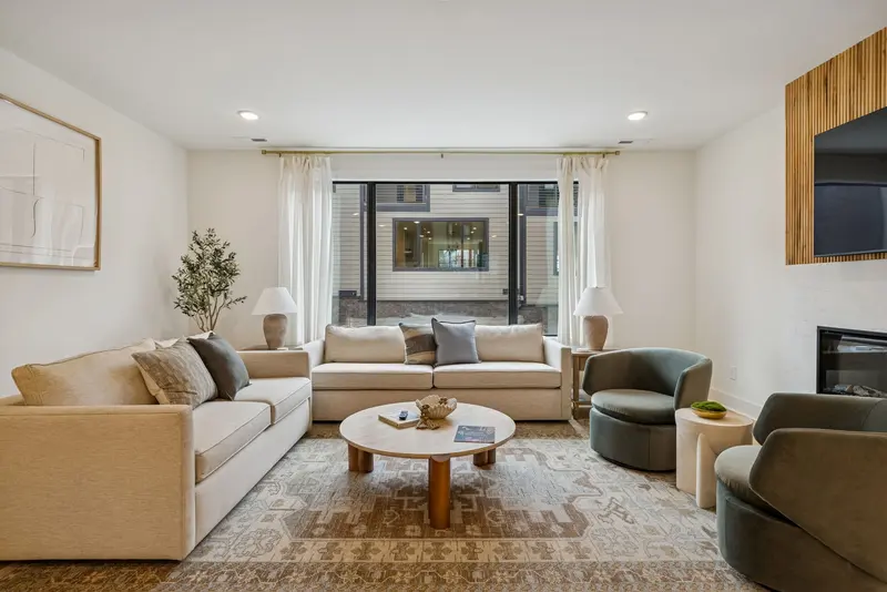 3-bedroom Venturebnb-managed rental in Nashville: living room