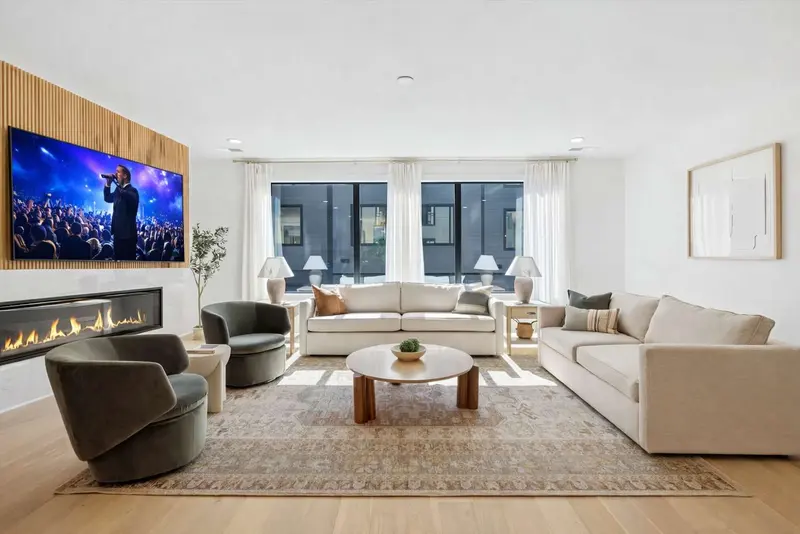 4-bedroom Venturebnb-managed rental in Nashville: living room