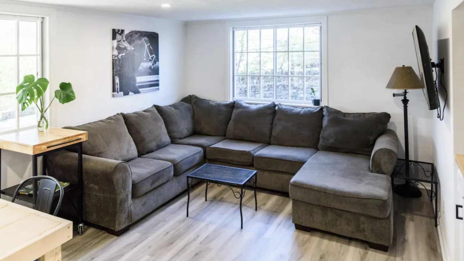 Living room in Kyle's 5-bedroom Louisville home, managed by Venturebnb